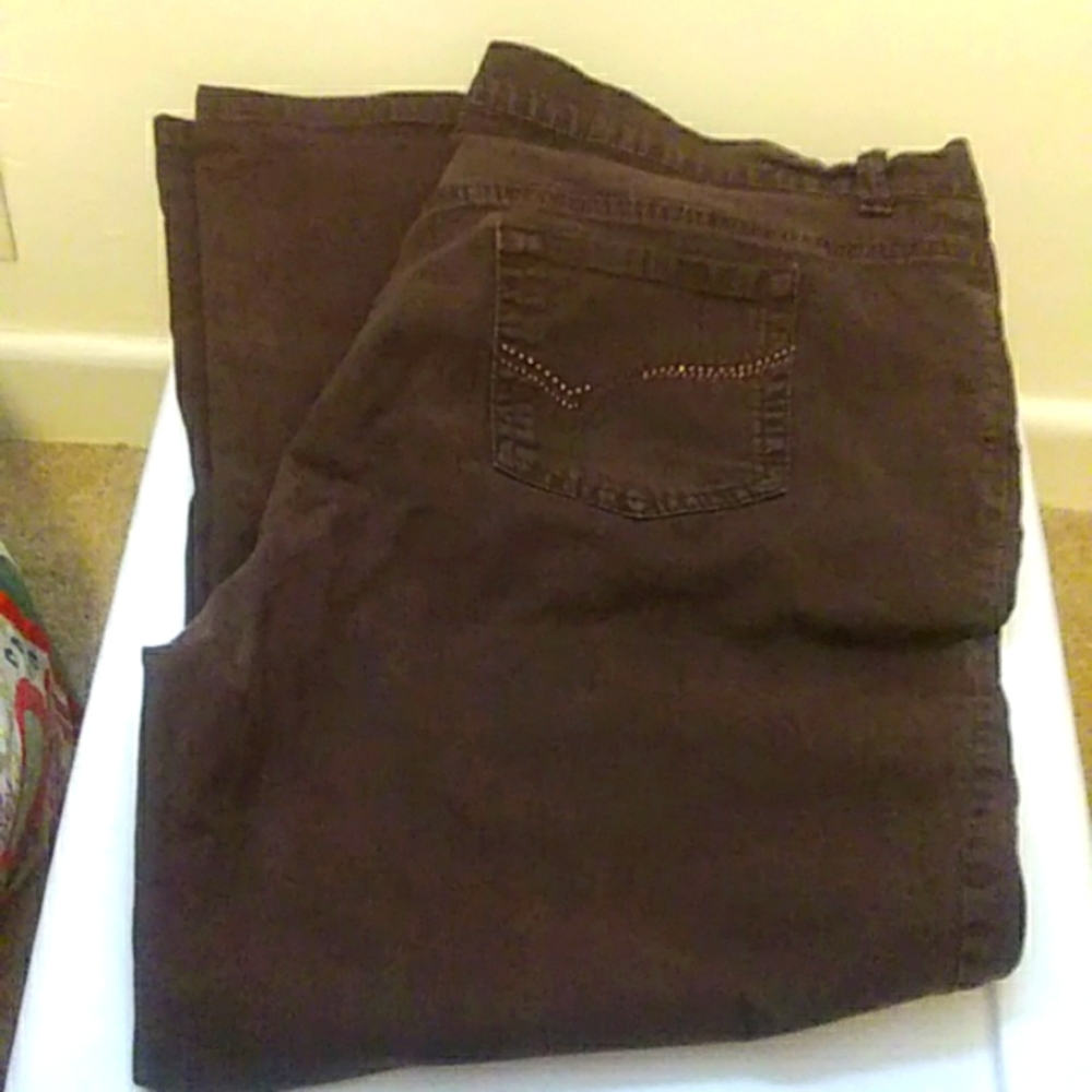 Size 20W Brown Gloria Vanderbelt denim jeans.